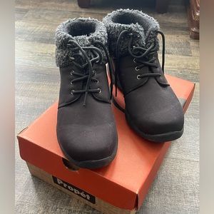 Women’s 8 1/2 W Propet Ankle Boot